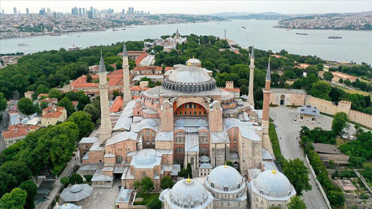 Ayasofya ibadete açıldı! Rus basını kararı nasıl gördü…