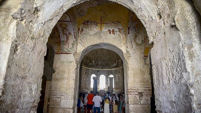Antalya’daki Aziz Nikolas Kilise ve Müzesi’nde ayin
