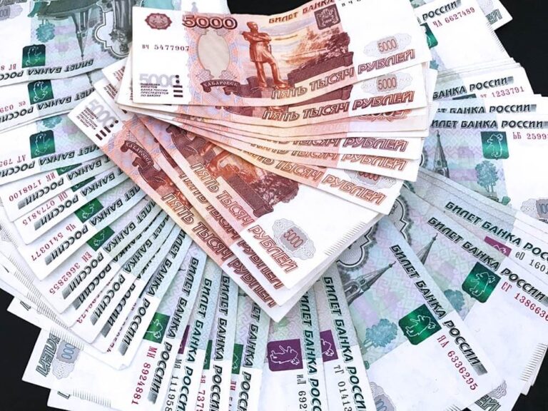 Dmitriev: Ruble, 2025 yılının en başarılı para birimi oldu