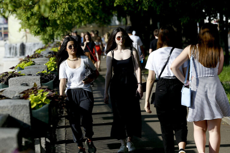 Rusların yaklaşık üçte ikisi varlıklı vatandaşlar için kişisel gelir vergisi artışını destekliyor