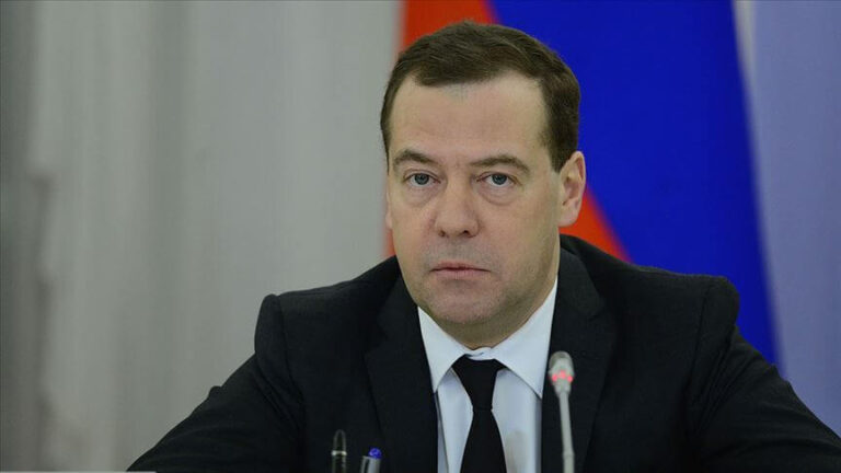 Medvedev: Batı, Kiev’e ne kadar harcarsa Rusya o kadar kazanacak
