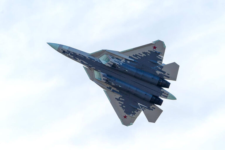 Rusya’nın Tu-160 savaş uçağı, 14 saat kesintisiz uçuş gerçekleştirdi