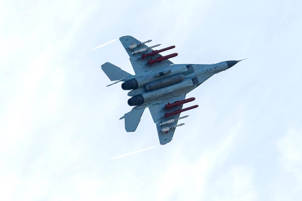 Rus MİG-31 , ABD uçağını Bering Denizi üzerinde perdeledi