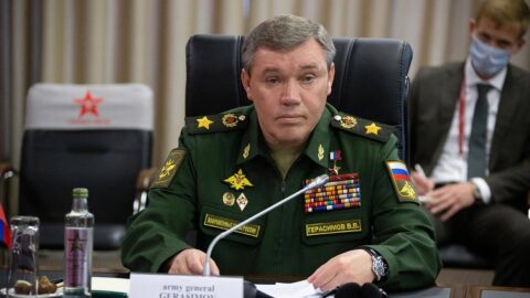 Rusya Genelkurmay Başkanı Gerasimov, Ukrayna’da savaşan birlikleri teftiş etti