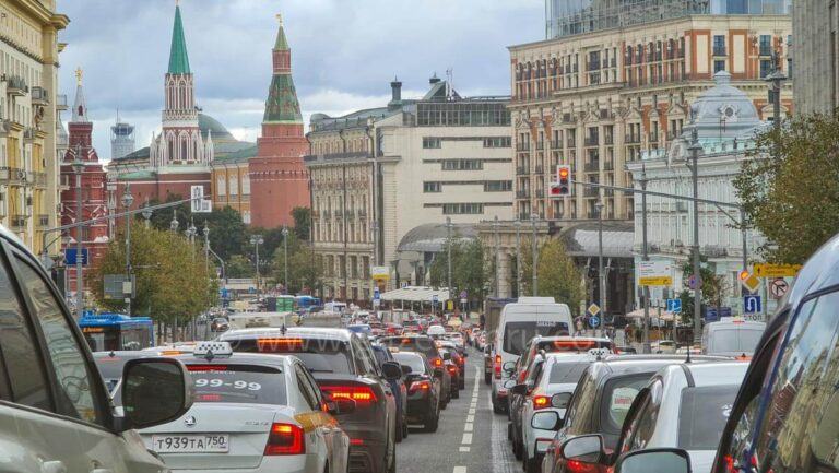 Rusya’da yabancı ehliyetler için yeni dönem: Binlerce kişi artık araç kullanamayacak
