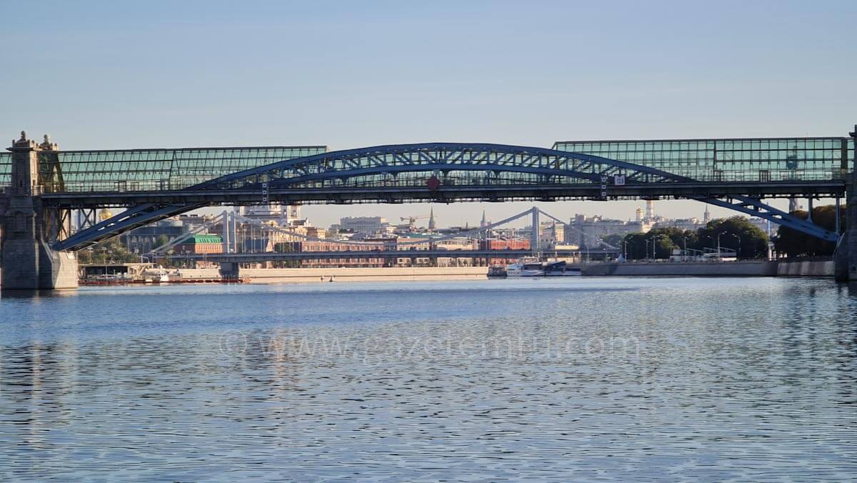 Moskova’da nehir suları 26 dereceye kadar ısındı