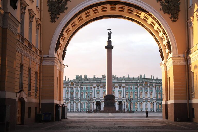 Sankt-Peterburg  ( Saint Petersburg, St. Petersburg , Leningrad )