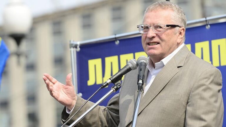 Jirinovskiy : Rusya’dan turistik amaçlı  seyahatler yasaklansın