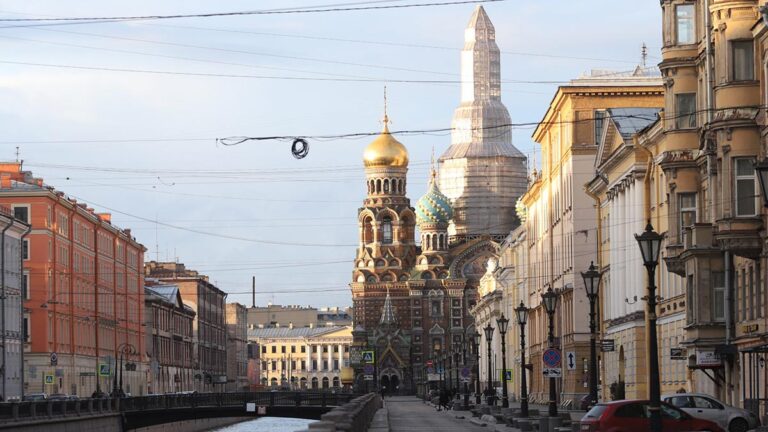 Sankt-Peterburg’da İHA apartmana çarptı: Can kaybı yok