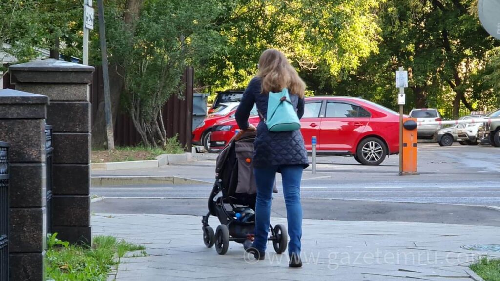 Rusya’da yalnız anne ve babalar için yeni destek paketi gündemde