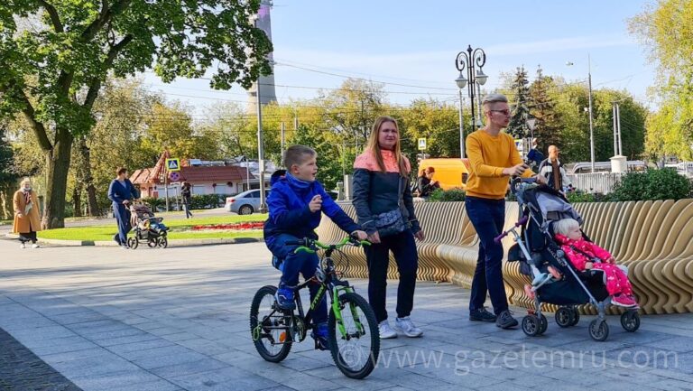 Rusya’da üçüncü çocuktan itibaren ebeveynlere tam maaşlı doğum izni önerisi