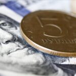 Dolar kuru 71,2926 rubleye indi