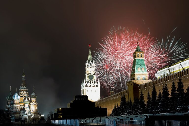 Rusya yeni yılı, pandemi gölgesinde karşıladı