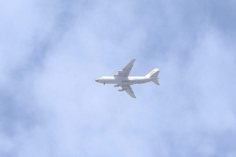 Letonya, Rusya sınırındaki gece uçuşu yasağını yeniden uzattı