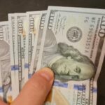 Dolar kuru ruble karşısında kritik eşiğin altına geriledi