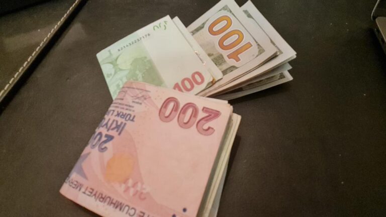 Ruble güçleniyor: Dolar 81’in altına indi