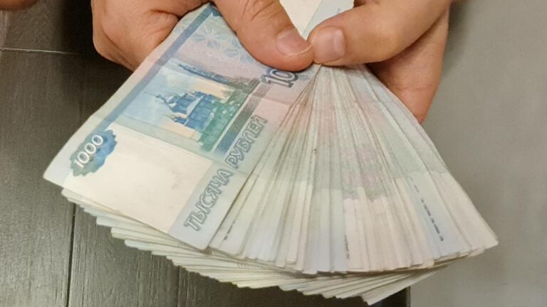 Rusların cüzdanındaki ortalama nakit miktarı yüzde 30 azaldı