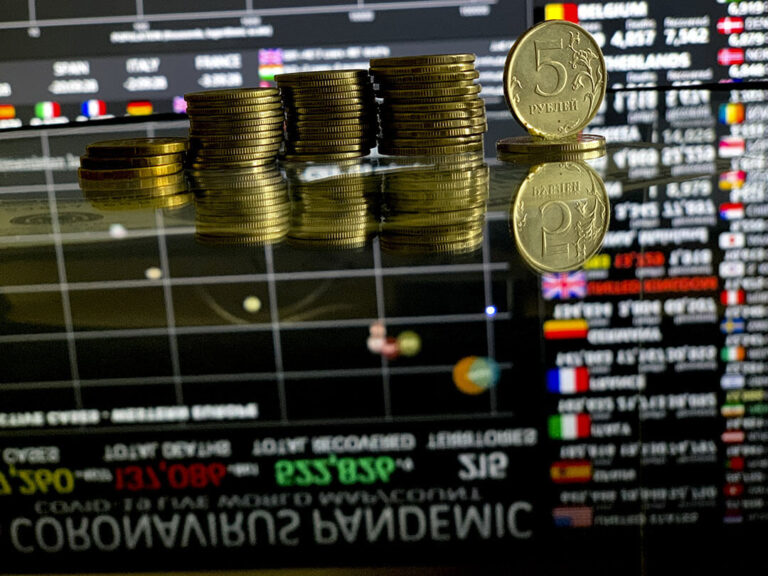 Ruble, Donbass gerilimi sonrası tekrar değer kaybetmeye başladı