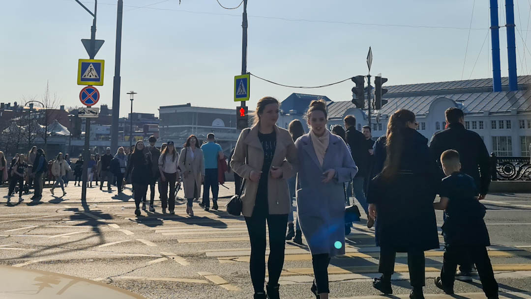 Ruslar para biriktirmeyi bırakıyor