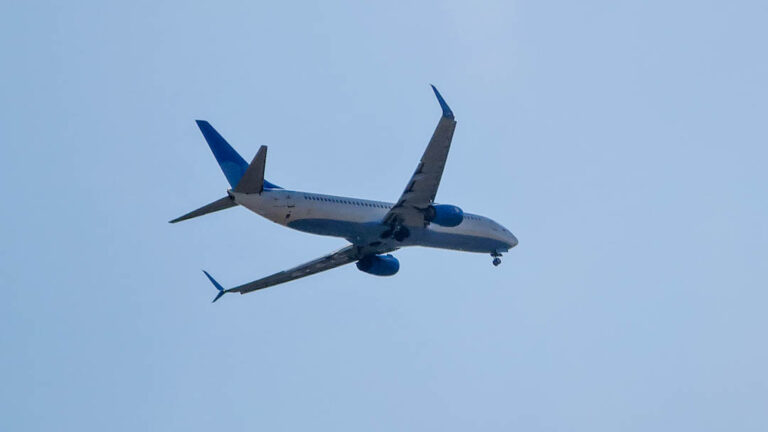 St. Petersburg – Bakü seferi faciadan döndü