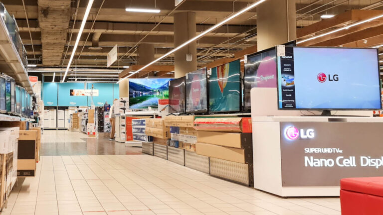 Elektronikte pahalı ürün dönemi Rus tüketici için yavaşlıyor