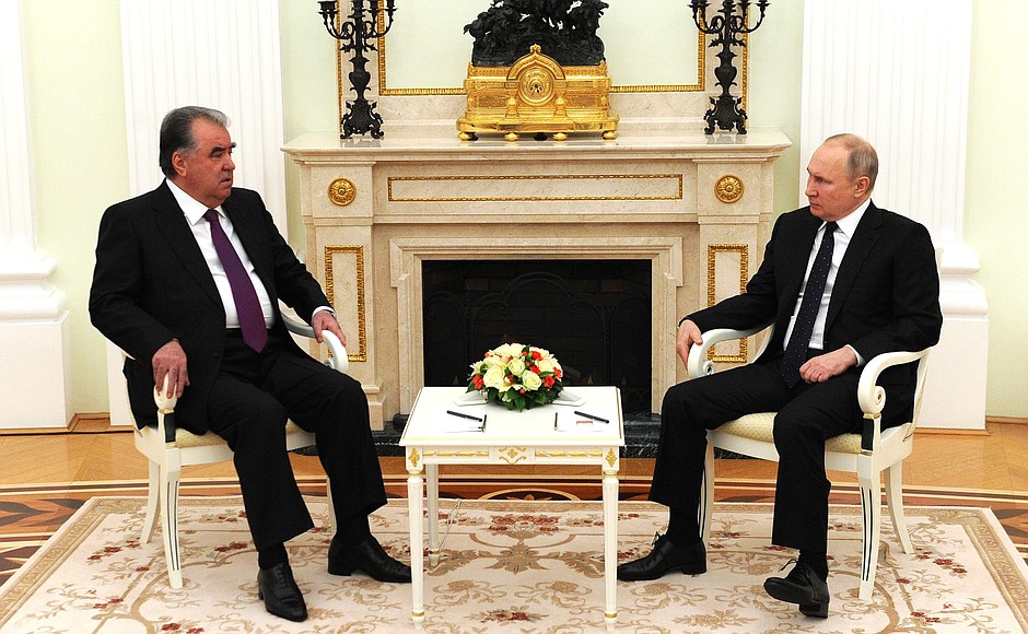 Putin, Tacikistan Lideri’ne Liyakat Nişanı verecek