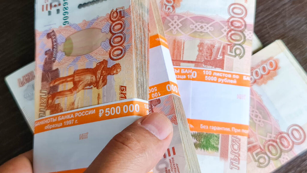 Sberbank, gençlerin 5 milyon ruble nasıl biriktirebileceğini anlattı