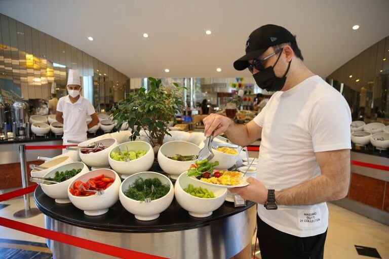 Rus turistlerin Türkiye’deki gizemli virüs şikayetleri inceleniyor