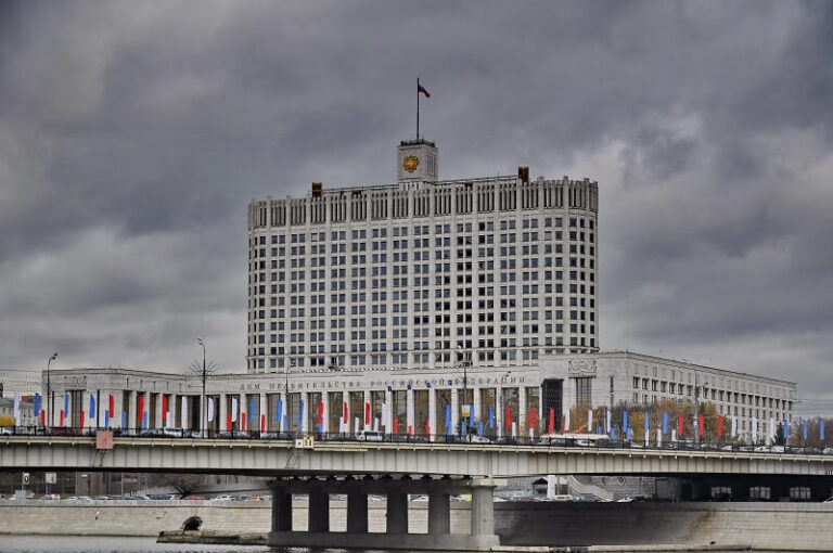 Hükümet, sağlık muayenesinden kaçınan göçmenlere para cezası getirilmesini onayladı