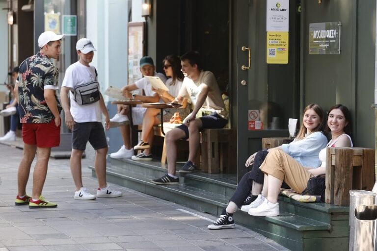 Rusya’da COVID-19 kısıtlamalarının kaldırıldığı bölgeler açıklandı