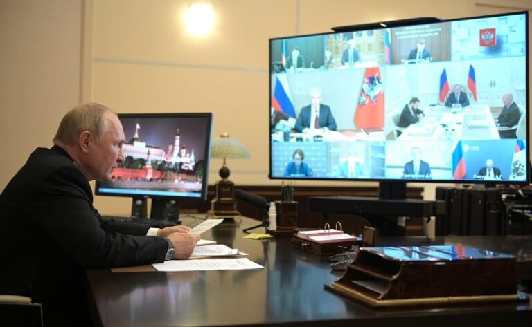 Putin, Rusya ekonomisinin tamamen toparlandığını bildirdi