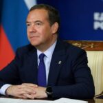 Medvedev: Batı, Rus işletmelerinin meşru çıkarlarını ihlal ediyor