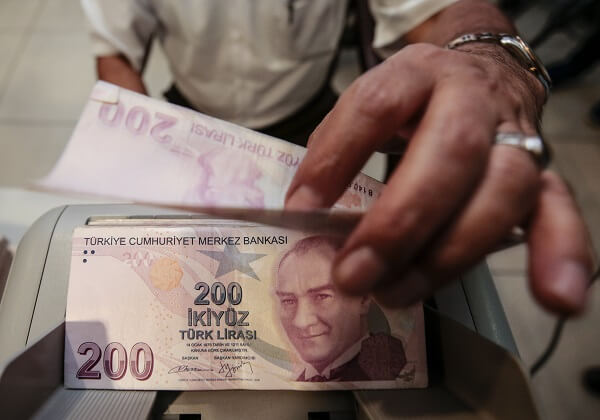 Rusların dolar yerine Türk lirasına yatırım yapması tavsiye edildi