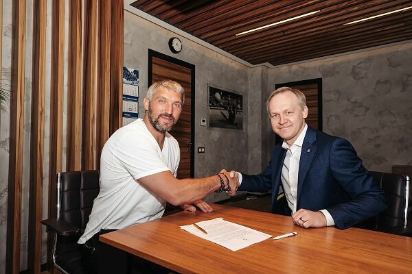 Ovechkin, Dinamo Moskova futbol kulübüyle bir maçlık sözleşme imzaladı&nbsp;