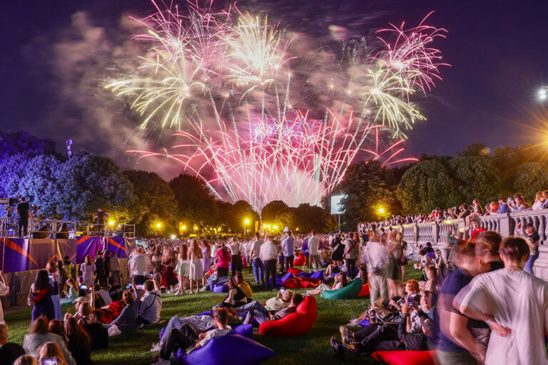 Moskova’da büyük mezuniyet kutlaması