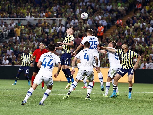 Fenerbahçe Dinamo Kiev maçında ‘Putin’ tezahüratı!