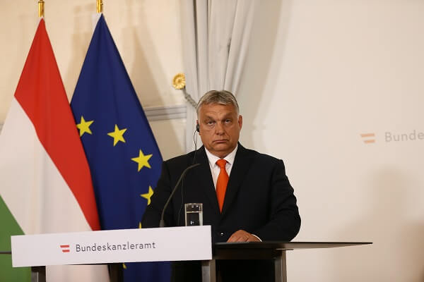 Macarlar Rusya’ya uygulanan yaptırımlara karşı