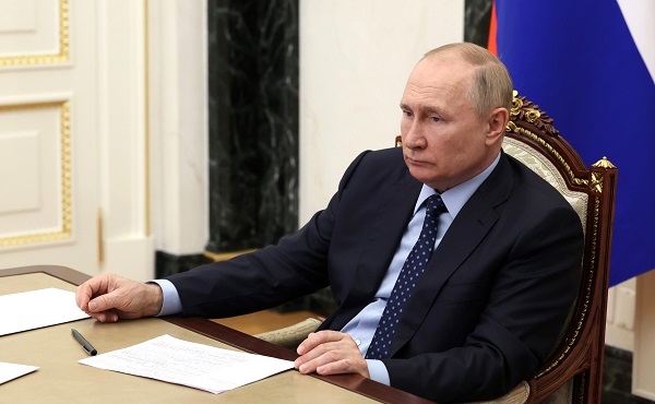 Putin, Rusya’nın yeni bölgelerinde sıkıyönetim ilan etti