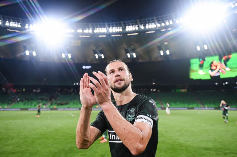 Krasnodar 10 kişiyle kazandı, liderliği geri aldı