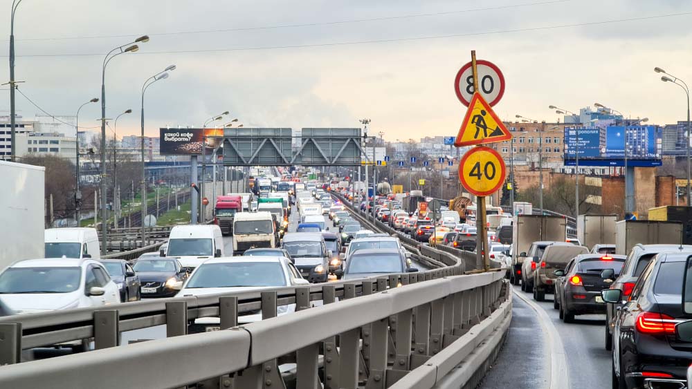 Rusya’da yollara “dikey dur çizgisi” işareti geliyor