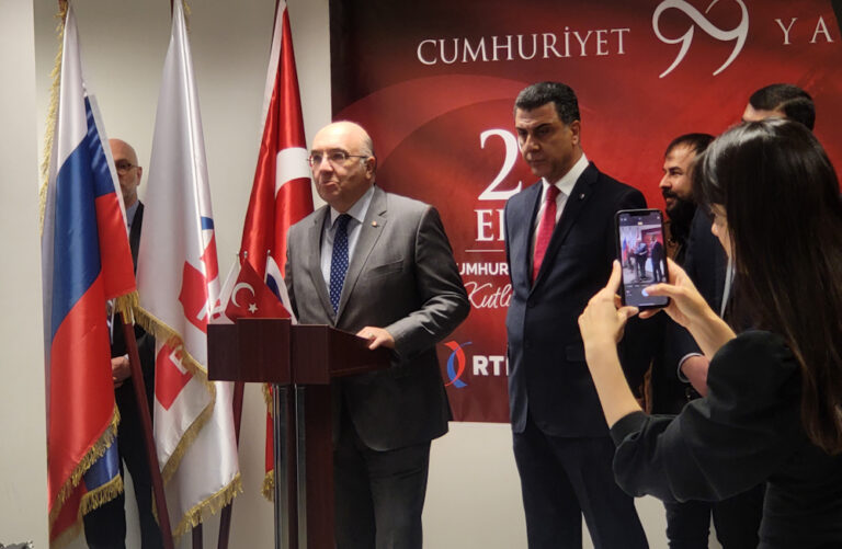 Rusya’da Cumhuriyet Bayramı kutlaması