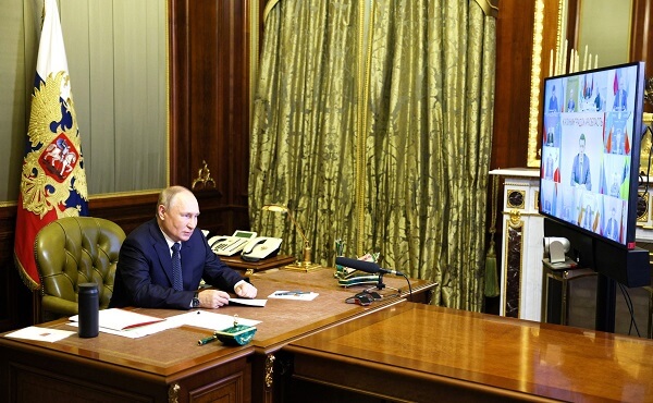 Putin, yeni seçilen valilerle görüştü