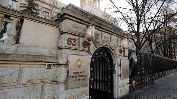 Rusya’nın Berlin Büyükelçiliğinin önündeki tanklı protesto geri tepti