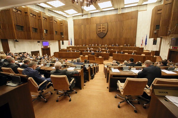 Slovakya, Rusya’yı “terörist rejim” olarak niteleyen önergeyi kabul etti