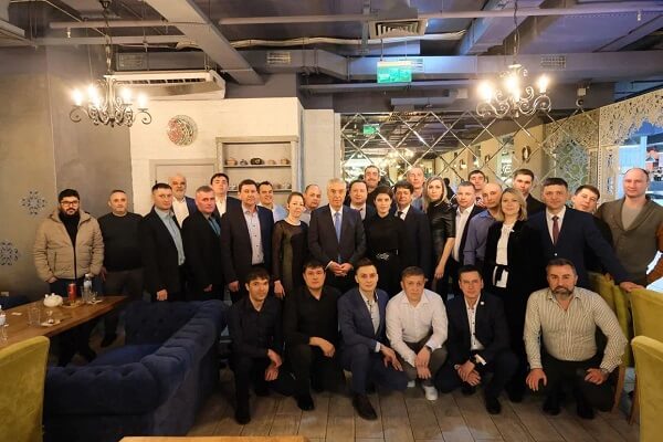 Türkiye’nin Kazan Başkonsolosunun Kahramanmaraş’a yardıma koşan Rus kurtarma ekibi onuruna verdiği yemekte duygusal anlar yaşandı