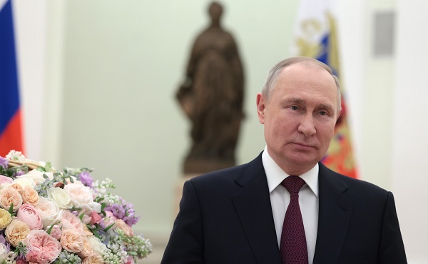 Putin, Rusların 8 Mart Kadınlar Günü’nü kutladı