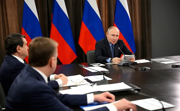Putin, dost ülkelerin şirketleriyle işbirliği yapmaya çağırdı