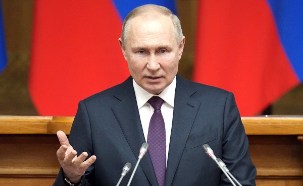 Putin, Rusya’nın Ukrayna askeri istihbarat karargahına vurduğunu duyurdu