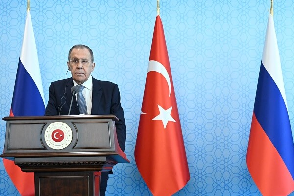 Lavrov: Gerekirse tahılı Türkiye ile taşırız