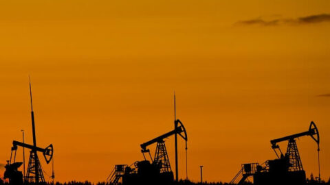 Hark Adası’na saldırı sonrası Brent petrol 104 doların üzerine çıktı